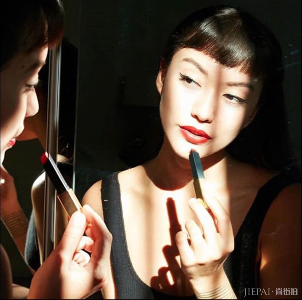 能穿高定“吸烟装”的口红,一看就知不简单