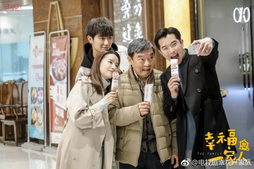 化身职场精英的董洁，靠什么秘籍保持自己不变的年轻美肌？