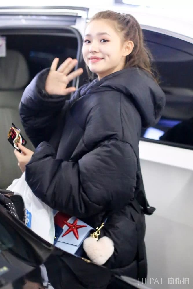 穿冬衣的季节，这9款发型简单又时髦