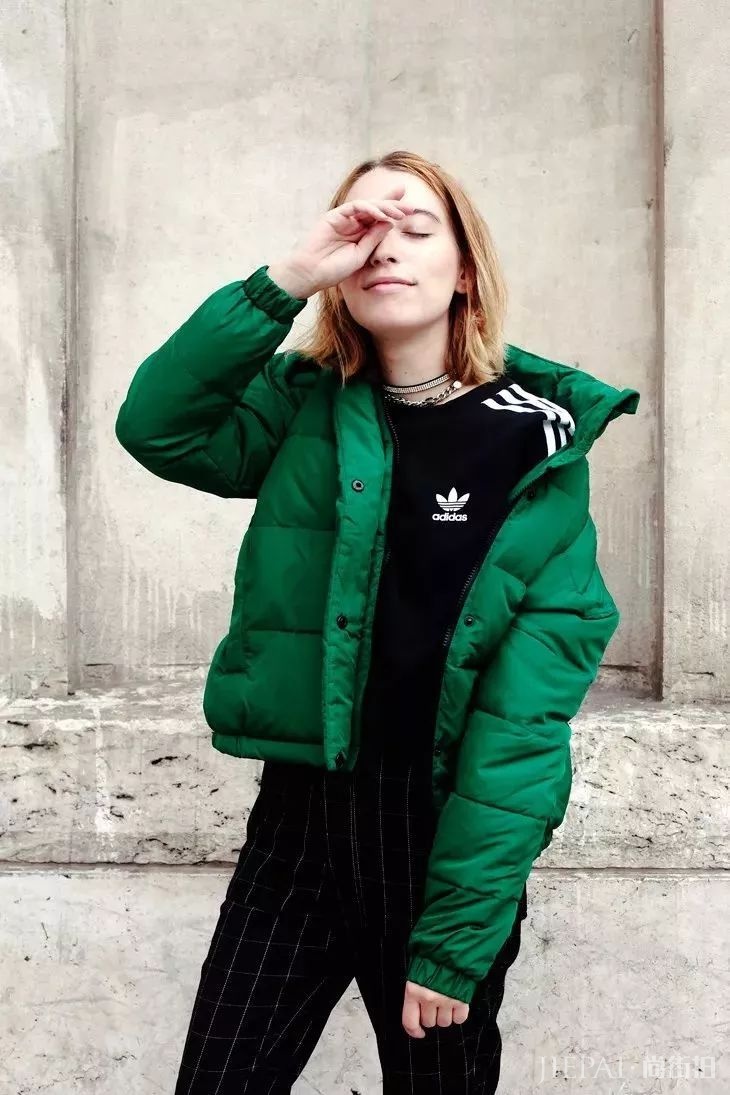 短款羽绒服这样才洋气!