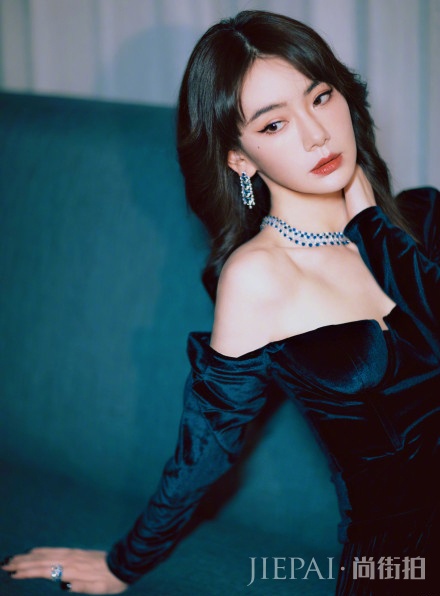 戚薇新刘海,看起来像又整容了?