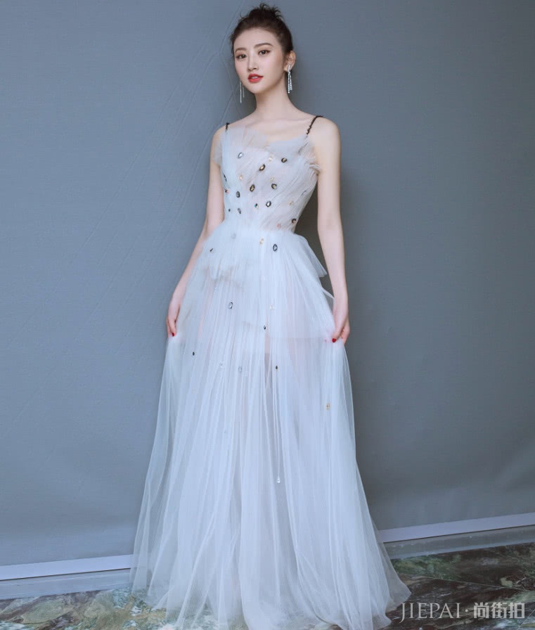 景甜为秀腿穿超短“豆腐裤”上节目,一坐下来,全场观众想捂眼!