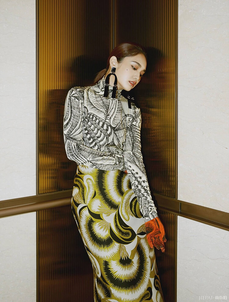 学杨丞琳穿连衣裙,轻松赛过时尚达人!