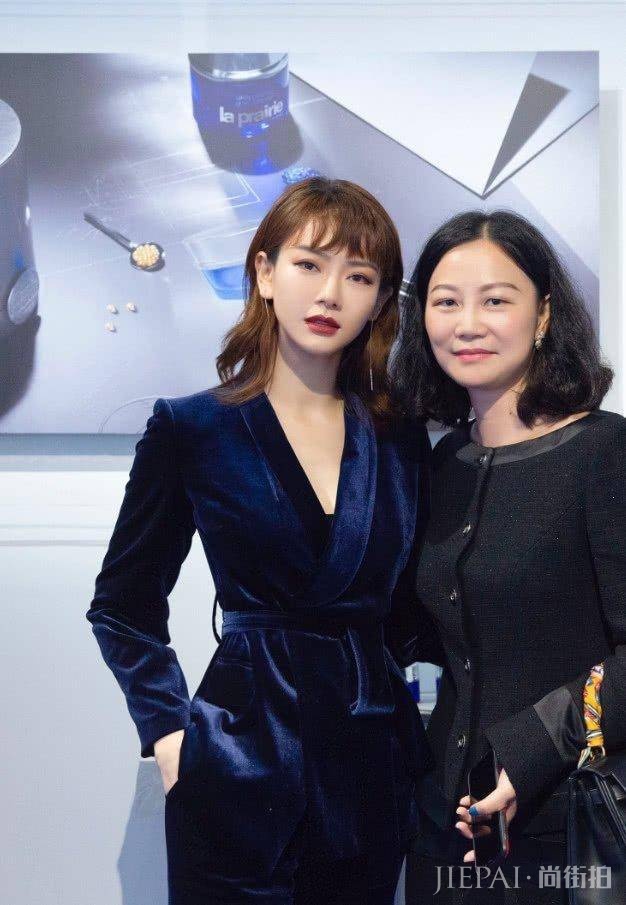 戚薇新刘海,看起来像又整容了?