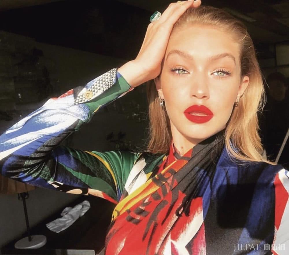 6个最火的拍照姿势，不修图也有大长腿！