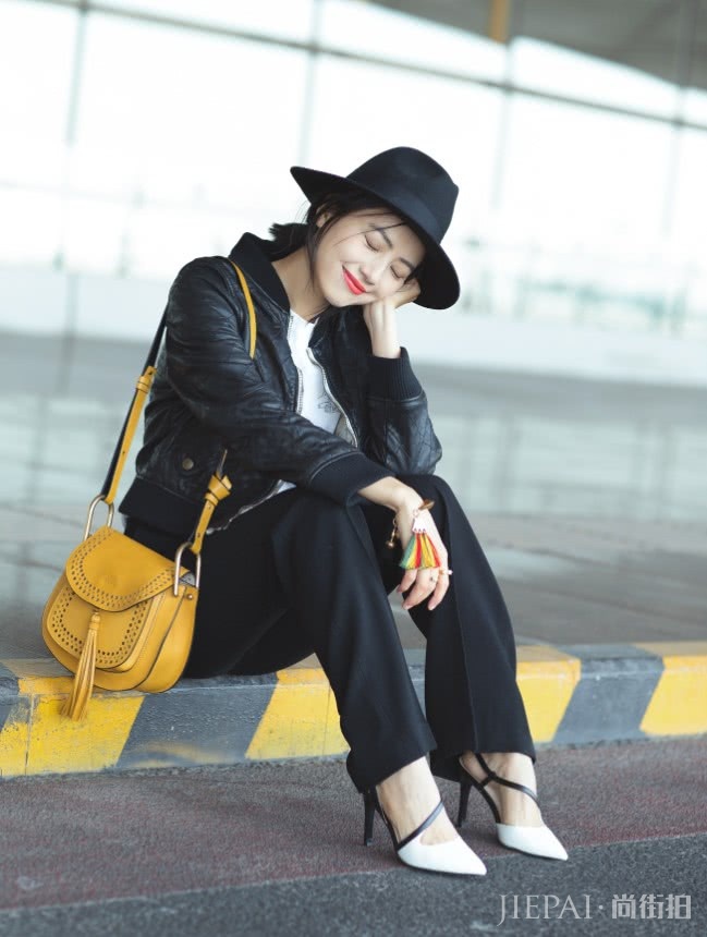 高圆圆hold住蜡笔高跟鞋，年轻不止十岁！