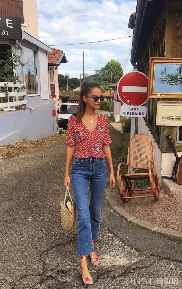 6个最火的拍照姿势，不修图也有大长腿！