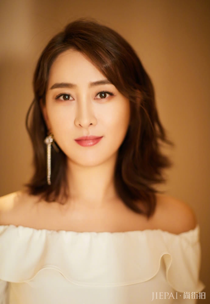 剪对发型的马苏更有魅力了,这次的短发减龄又高级