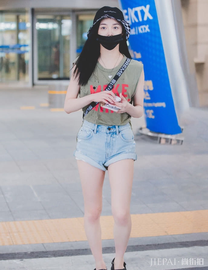 周洁琼第一次画这种“欧美妆”，气场强了10倍！