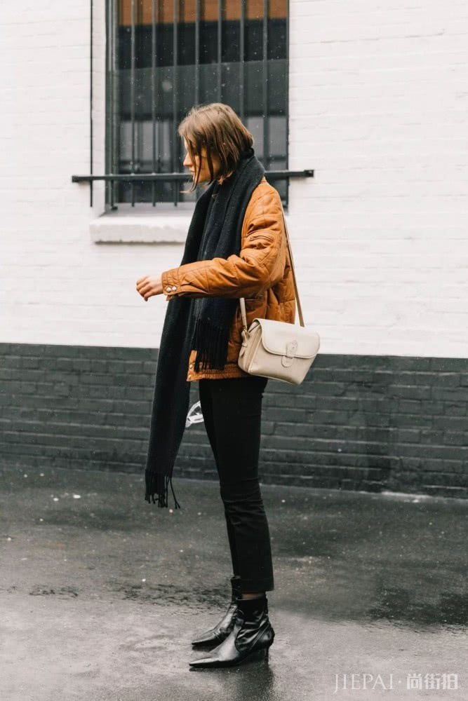欧美街拍 看时尚潮女示范棉服的4种搭配方法，好看极了