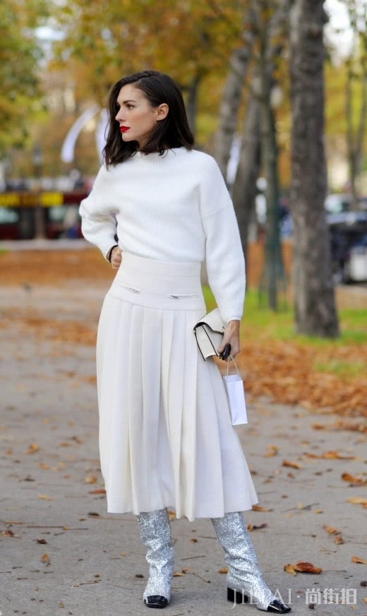 冬季穿上白色毛衣,气质感和高级感让你迅速提升