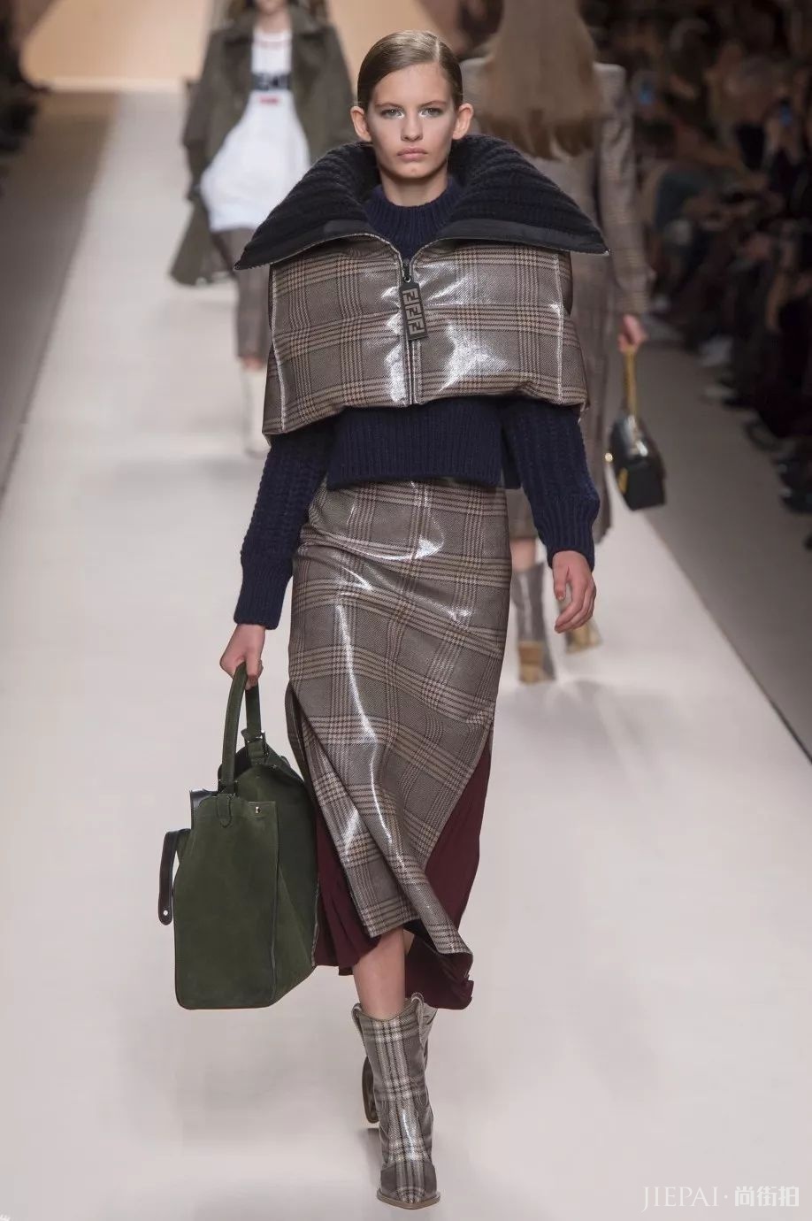 看她们如何羽绒服，潮到爆！