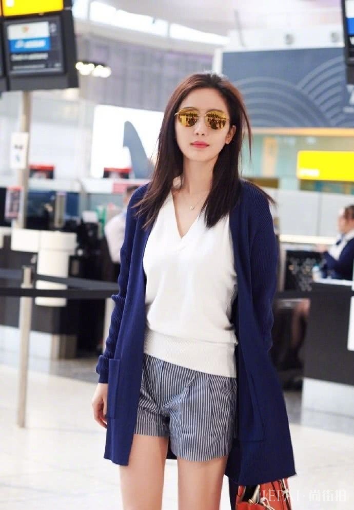 长款针织衫怎么搭配好看?学杨超越这样穿美翻了,时髦又显气质