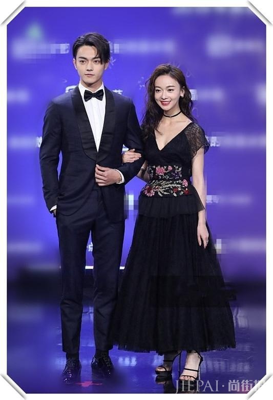 谭松韵娃娃气真别烫卷发，像吴谨言这样烫成大妈就尴尬了！