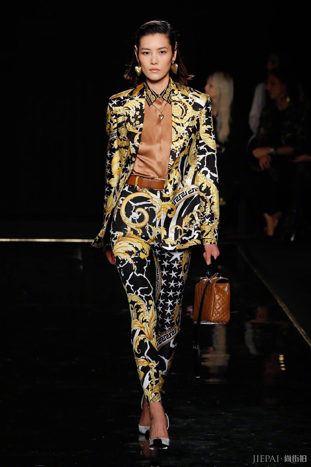 国模三美奢牌早秋秀，刘雯、孙菲菲英姿飒爽，刘春杰魅力释放！