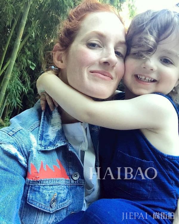 时尚编辑泰勒·托马西 (Taylor Tomasi) 精彩街拍集锦:最会“作妖”的女人,再浮夸的风格也能不抓马!