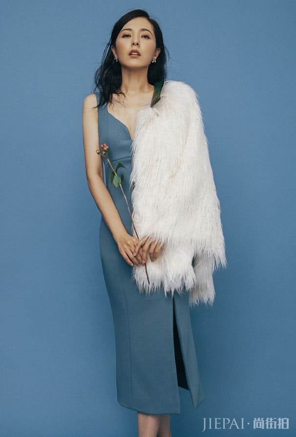 曾黎一双“芭比鞋”透露少女心,谁还不是个精致女孩!