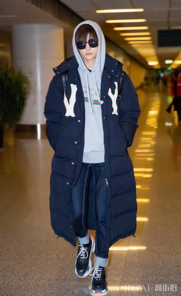 蔡依林两次撞衫李宇春,这回挑战长款羽绒服,小个子的她能赢吗?