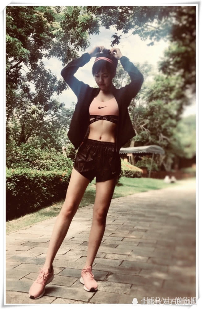 51岁焦恩俊成“宠女狂魔”，狂晒女儿日常照，焦曼婷越长越美了