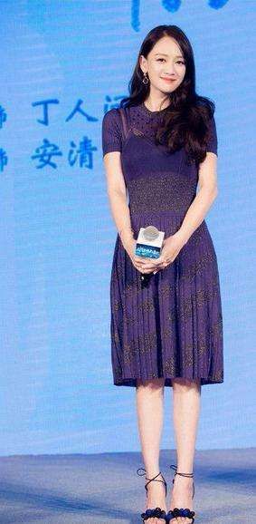 陈乔恩穿液体金靴子,这腿粗的拉链都拉不上!