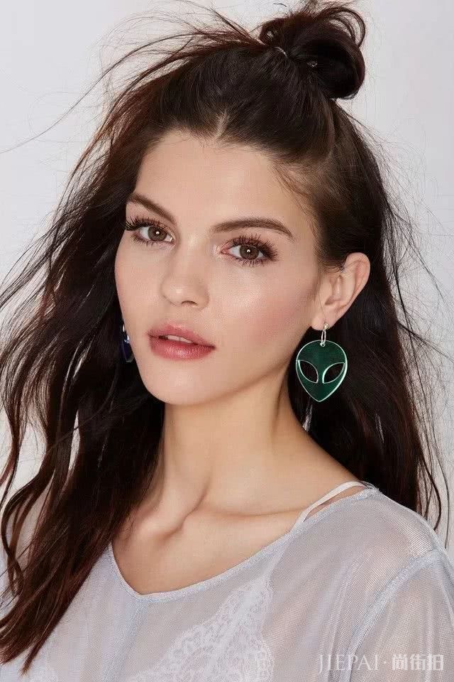 道姑头在2018年又回来了?女明星们已经都扎起来了