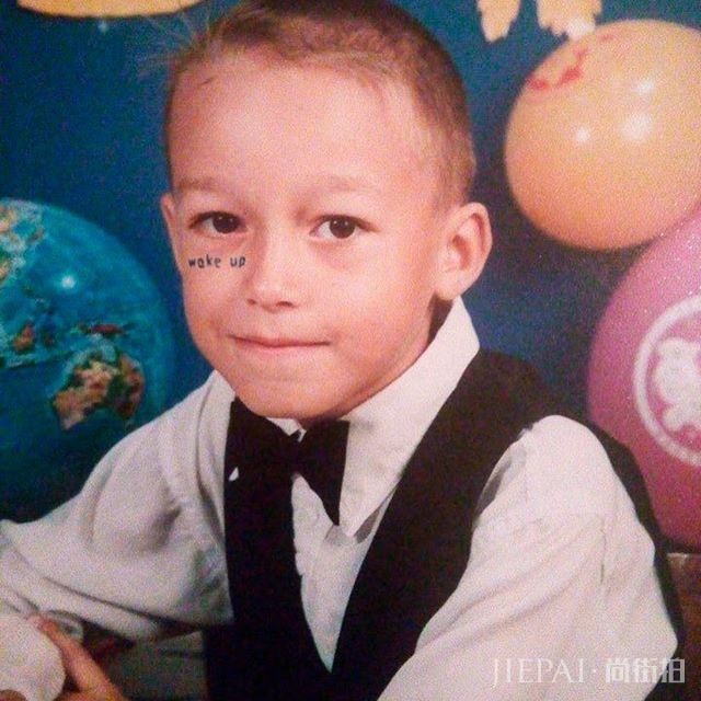 这个男孩自称是“垃圾王”、“宿醉婊”，却意外走红社交网络