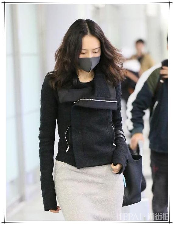 王鸥换新发型鱼尾包臂裙显女神身姿，御姐气质十足