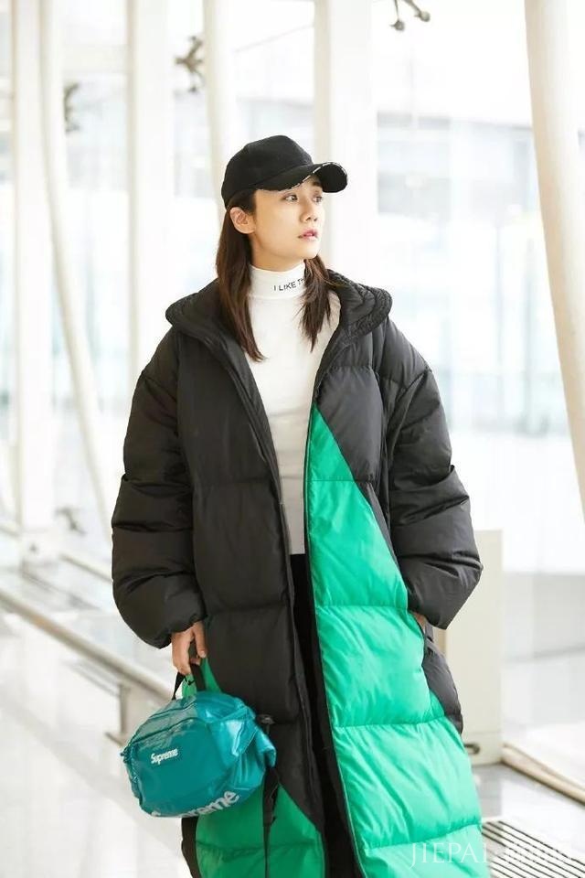 选对搭配方式，黑色羽绒服穿出高级感？