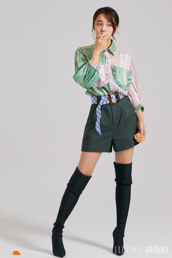 长裙已经不流行了，现在流行张佳宁这种“充气袋裙”，酷到不行！