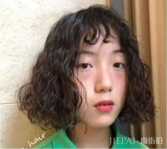 脸上肉多的女孩子,一定不要剪这3款发型,显脸大还土气