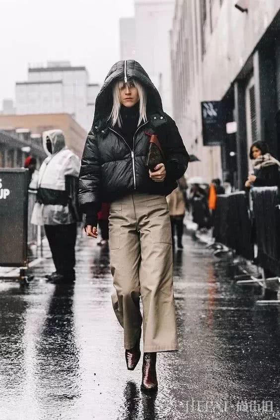 羽绒服搭配阔腿裤 今年冬季最时尚保暖的CP