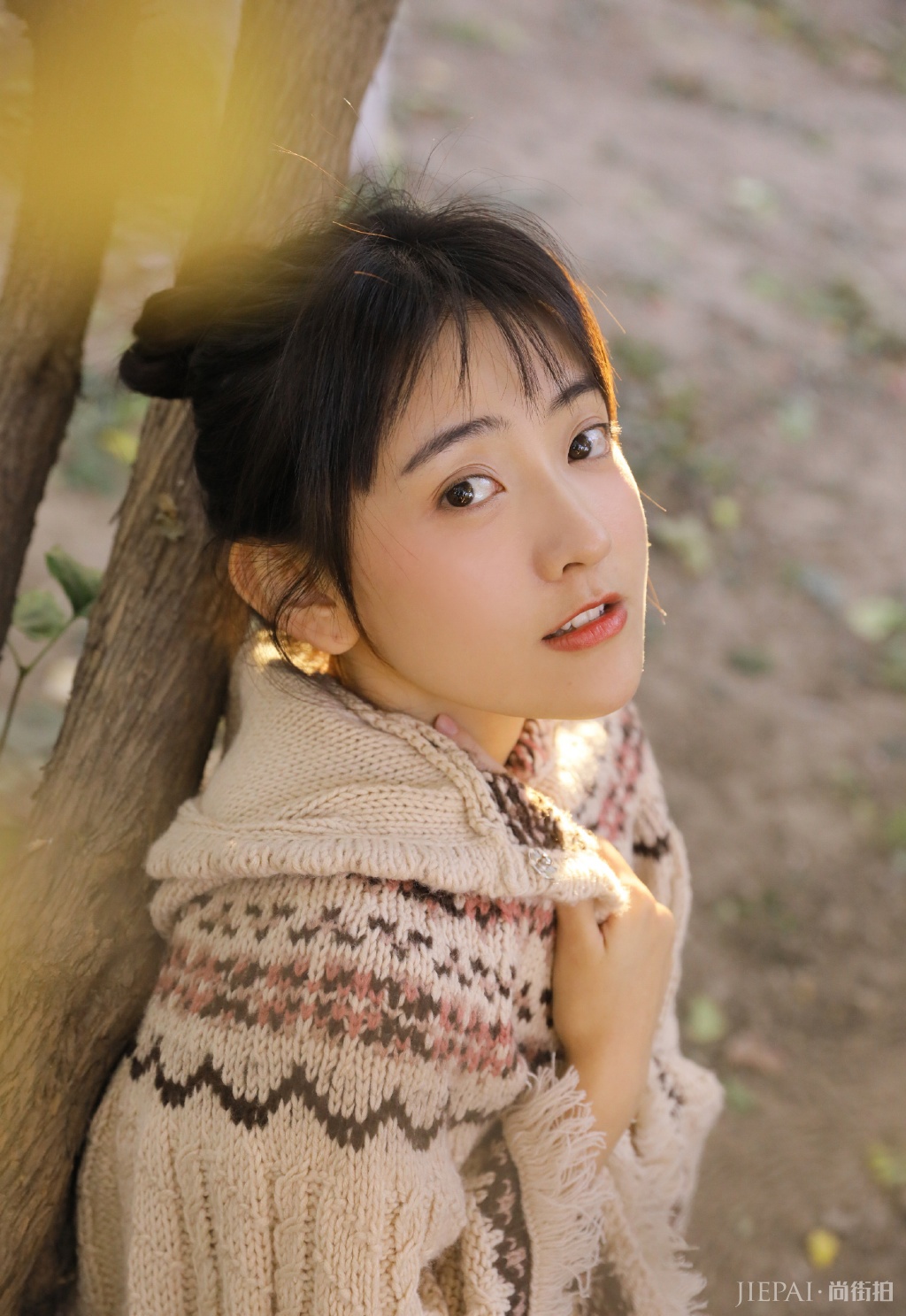 梁洁身穿复古套装韵味十足,我被惊艳了