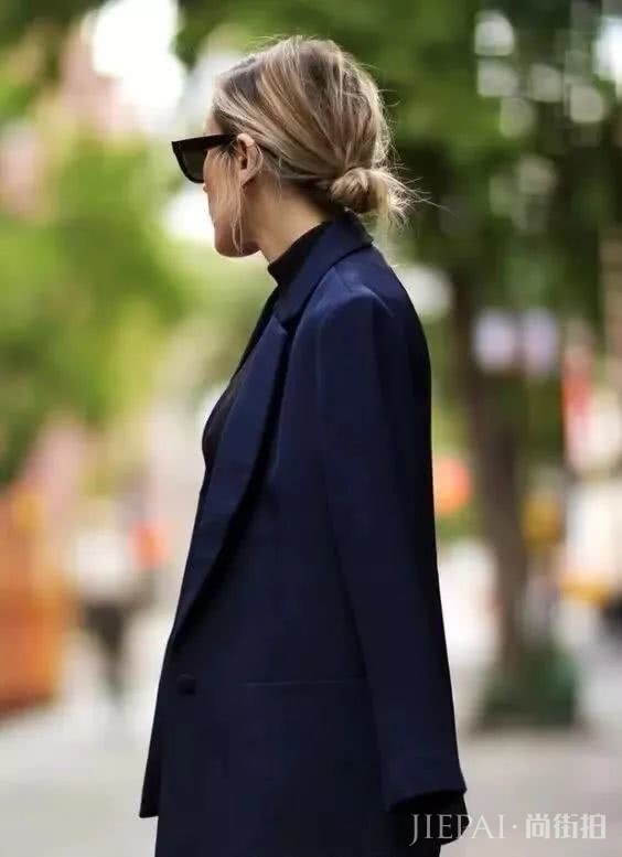 如何在冬天摆脱臃肿，全靠这些发型撑场了