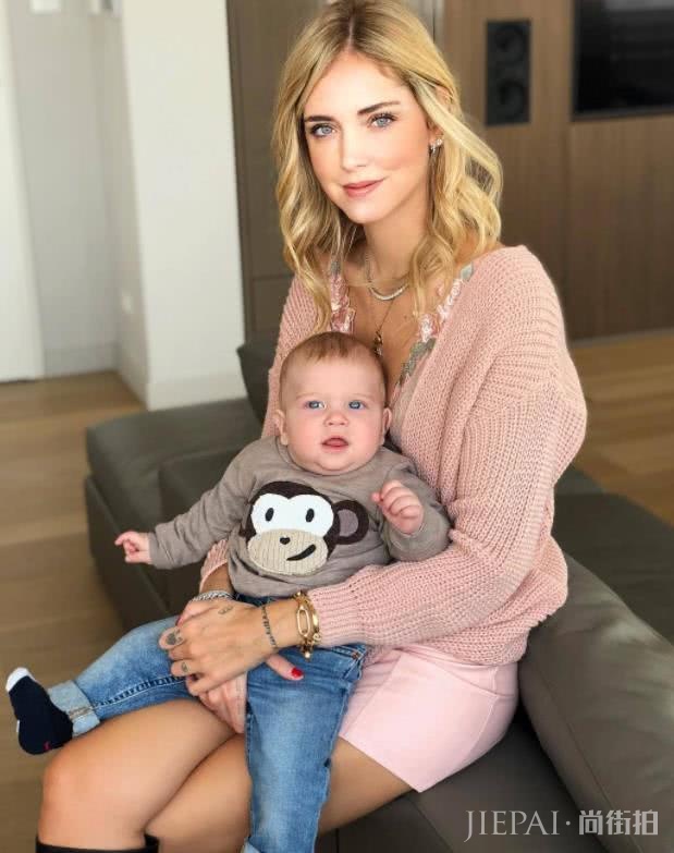 靠摄影师男友成就人生，被写进哈佛教科书，超励志的意大利时尚博主