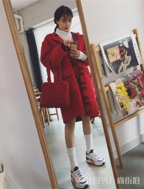 金泫雅ins晒私服穿黄色打底裤,搭配的好有个性