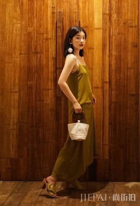 搭讪率100％，4个轻松赢很大的年末穿搭套路