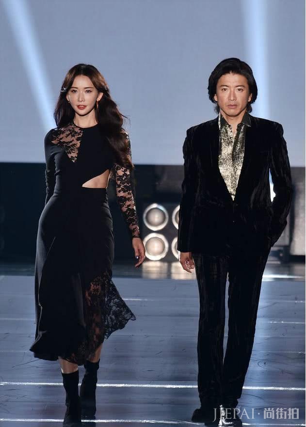 林志玲穿连衣裙秀“马甲线”减龄20岁,气场开挂