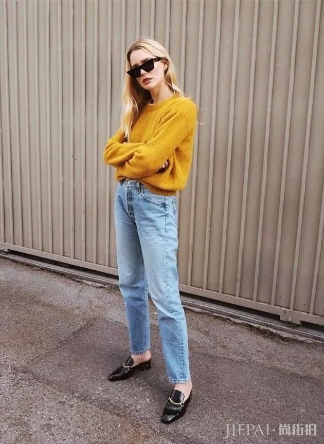 毛衣+牛仔裤,再加上一双大长腿实力抢镜,穿出简约清爽感