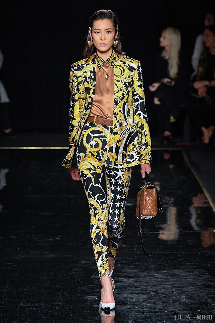 国模三美奢牌早秋秀，刘雯、孙菲菲英姿飒爽，刘春杰魅力释放！