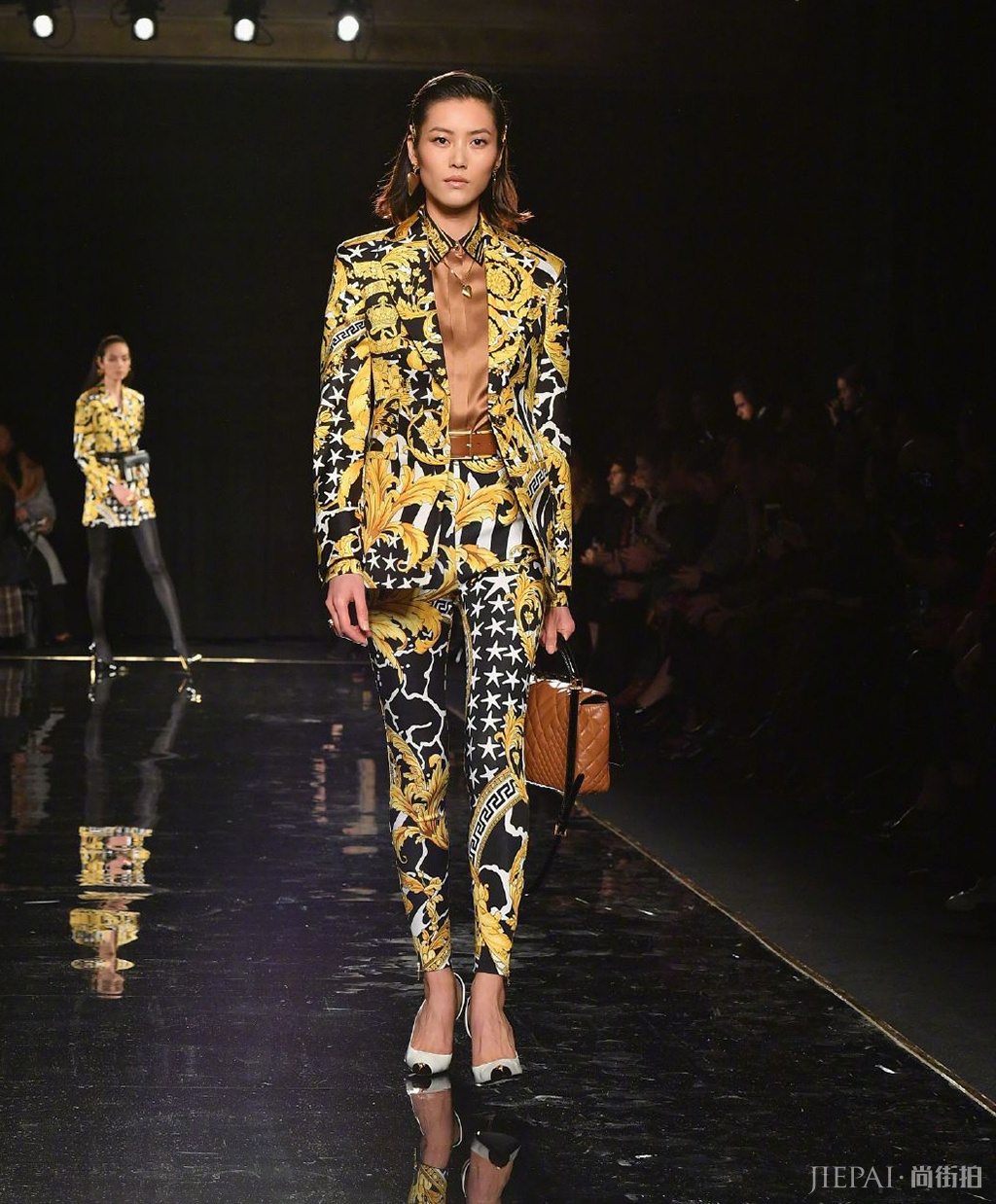 国模三美奢牌早秋秀，刘雯、孙菲菲英姿飒爽，刘春杰魅力释放！