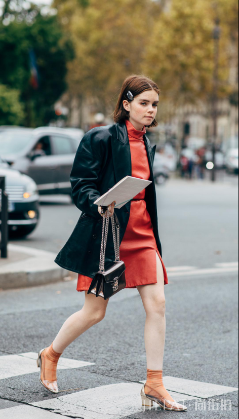 中长款大衣搭配短裙或裤子,玩转冬季街头甜美淑女STYLE