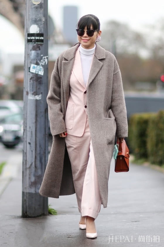 灰色大衣不会穿?这几款搭配look给你全新视觉美感