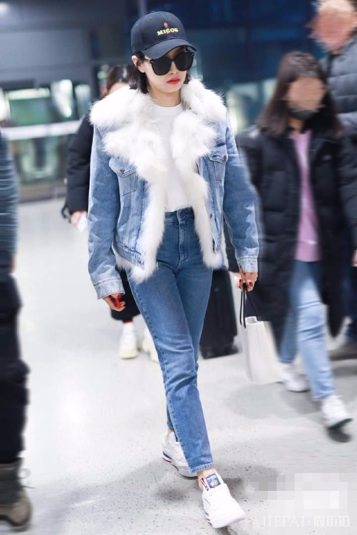 宋茜筷子腿大脚要穿42码的鞋吧!