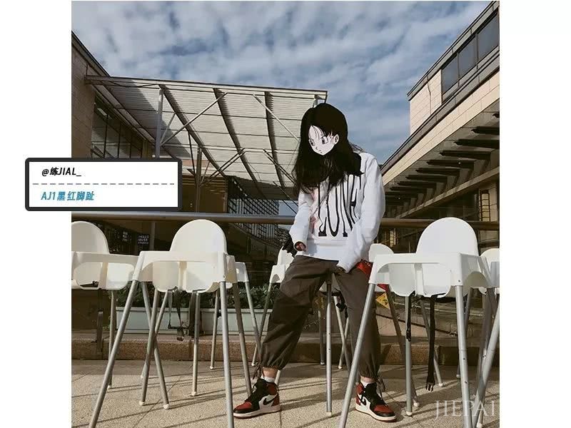 只会穿那几种款式的鞋?入手一双“小众联名球鞋”吧,保证让你潮味十足