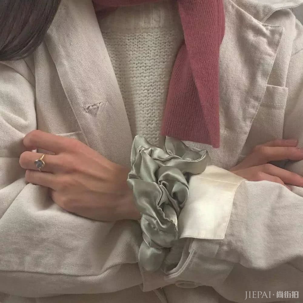 时尚圈太膨胀了吧 小时候1块钱的发圈现在卖到1000 凭什么