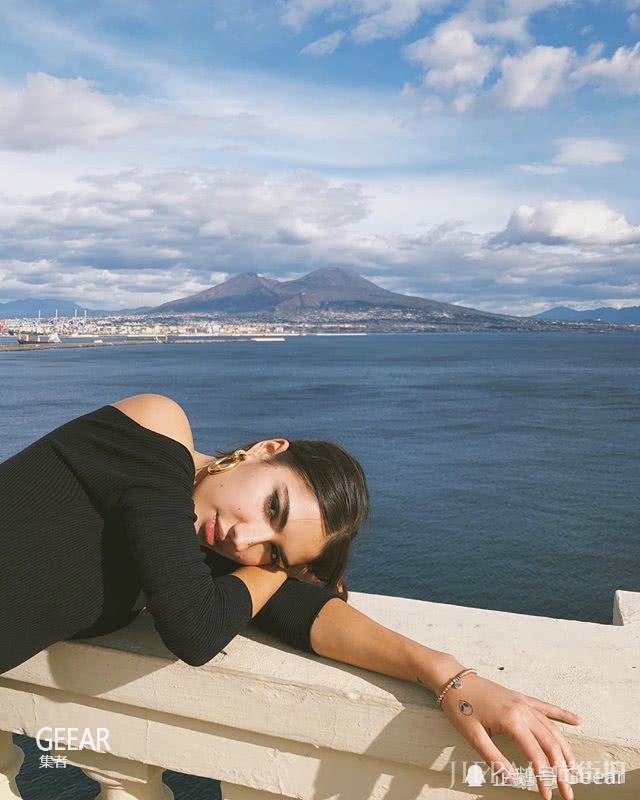 7分靠颜值3分靠摆拍！向欧洲时尚博主学习3种上镜拍照的姿势