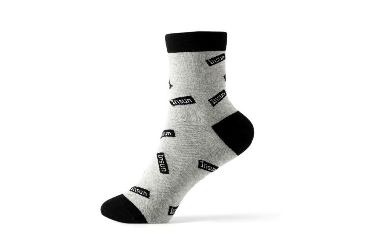 叮咚!请查收INSUN恩裳圣诞礼盒 打造俏皮活力的节日造型