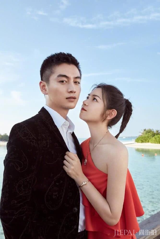 陈妍希陈晓露香肩却被脚上鞋子抢镜