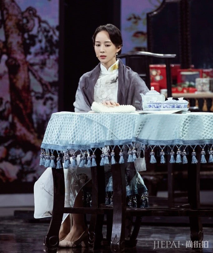 张钧甯终于穿旗袍了，《我就是演员》中白色旗袍唯美动人，真漂亮