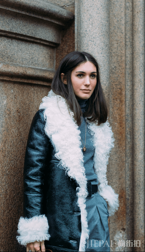 高领纯色毛衣怎么搭配 环绕颈部的温暖魅力